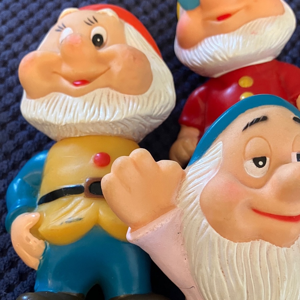 BIKIN DISNEY Snow White And The Seven Dwarfs Doll Set 1980’s Vintage All 7 - Picture 2 of 6